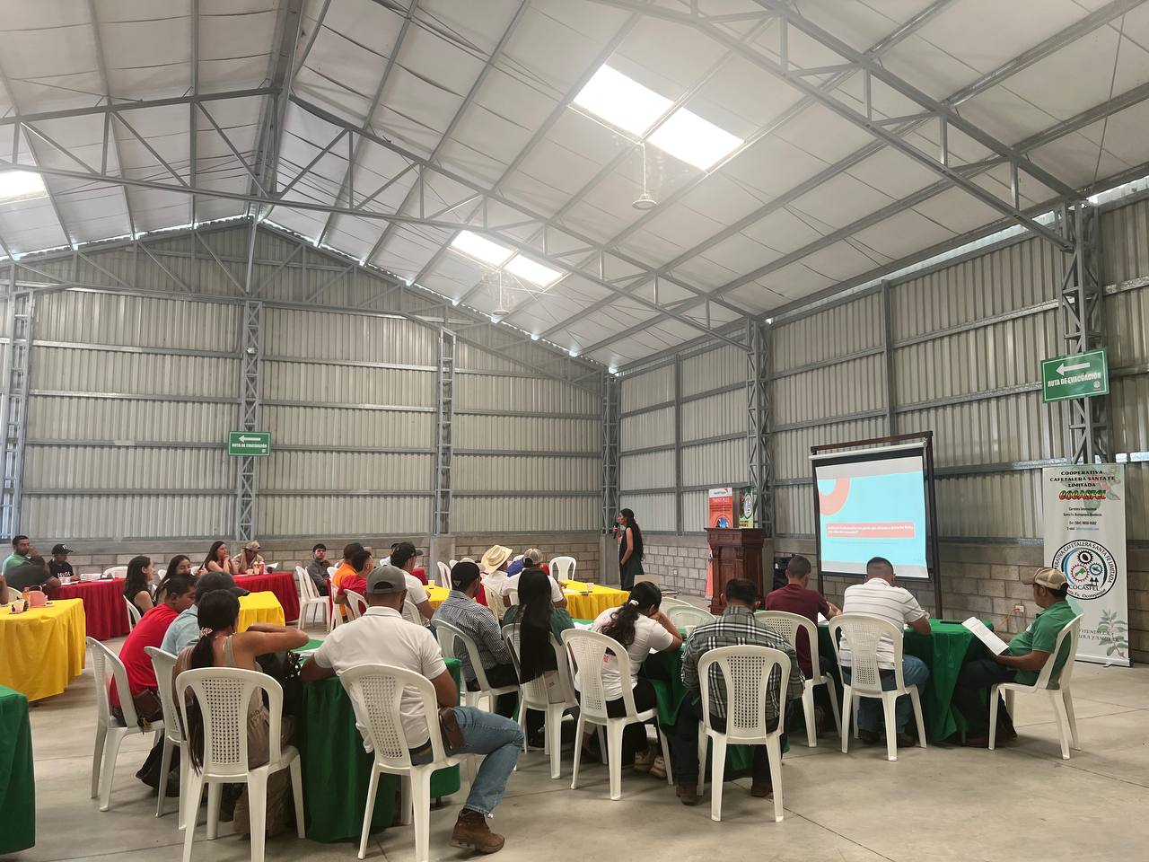 Capacitación con Visión Mundial y Cocasfel fortalece a nuestros socios