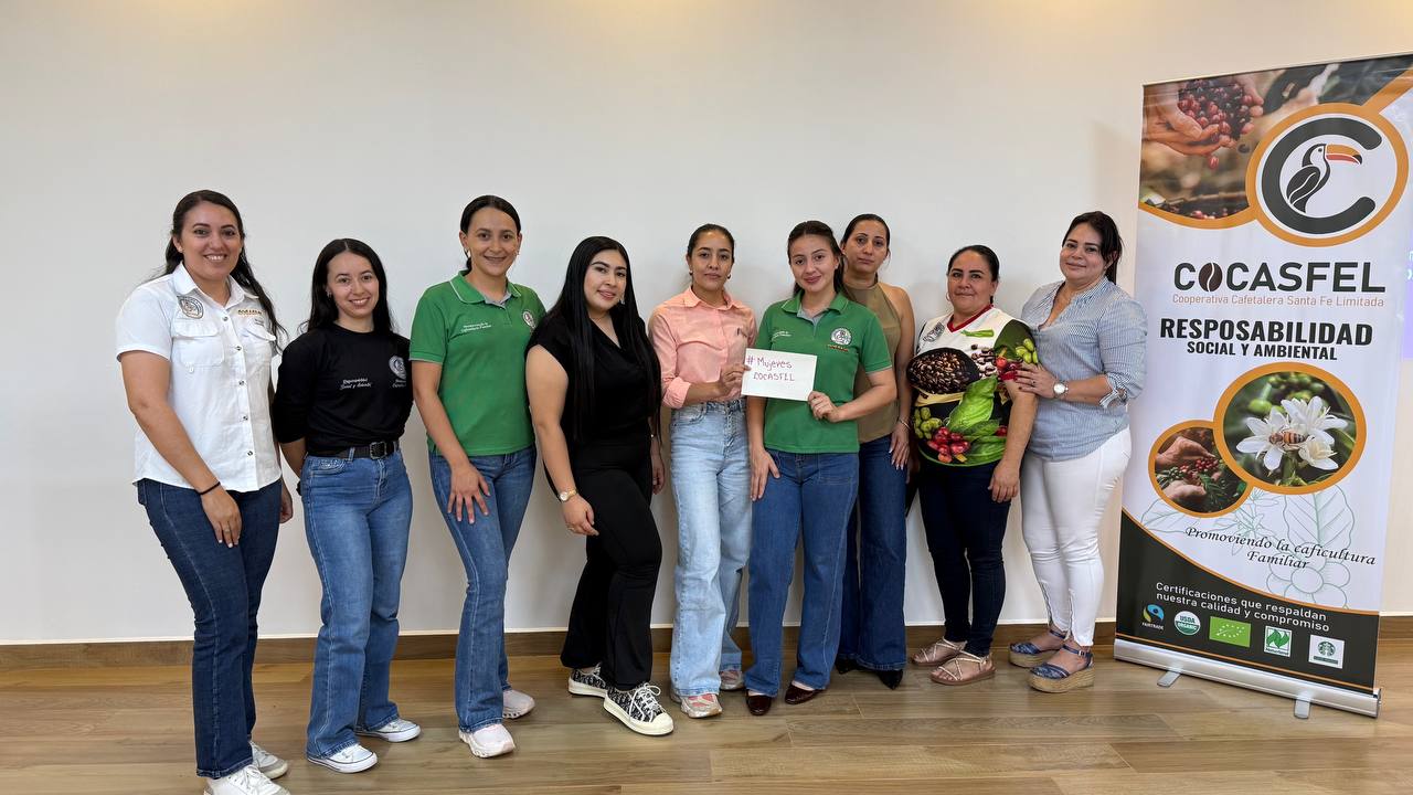 Mujeres de COCASFEL completan su primera escuela de liderazgo
